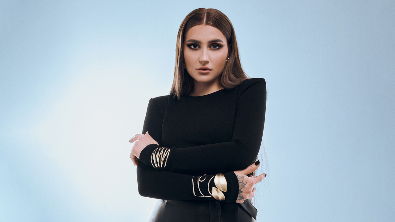 Весенний всплеск эмоций: Mona зажжет Base club своим электропопом